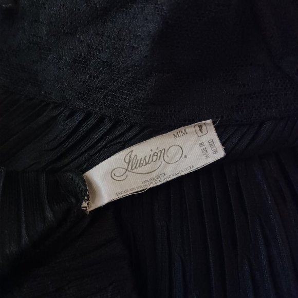 ILUSION VINTAGE 2PC Black Camisole and Shorts Set_Size Medium - Picture 9 of 10